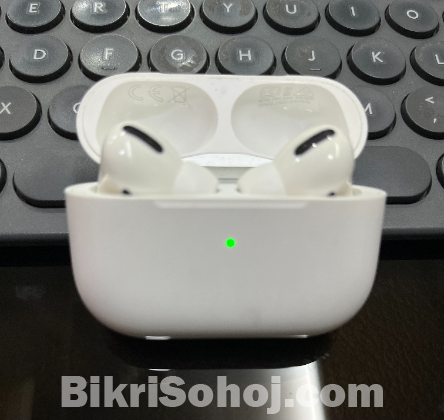 Apple Airpods Pro with Wireless Charging Case